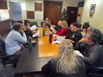 Acuerdo salarial en La Pampa: 3% de aumento y cláusula gatillo, pero tres gremios dijeron que no