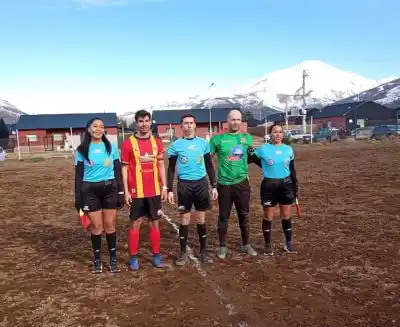 Goleadas, penales fallados y series abiertas: así arrancaron los cuartos de la Copa Bariloche