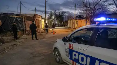 Escapó de milagro: una madre recibió un disparo en el muslo mientras protegía a su hija de 5 años