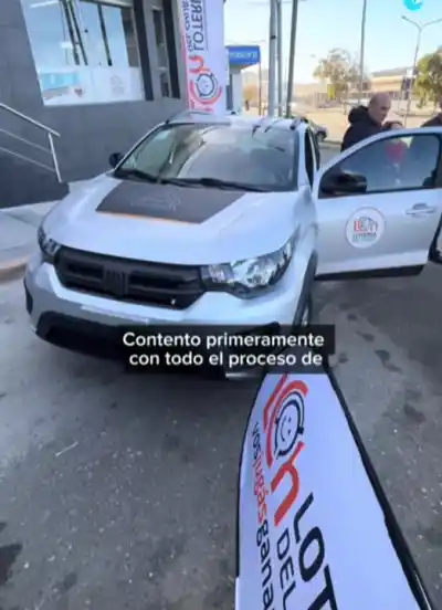 Le vendió un cartón a su tío y el premio lo dejó sin palabras: ganó un auto 0 km en Comodoro