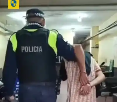 Lo que llevaba en la moto: el hallazgo que detuvo a un hombre en pleno centro tucumano