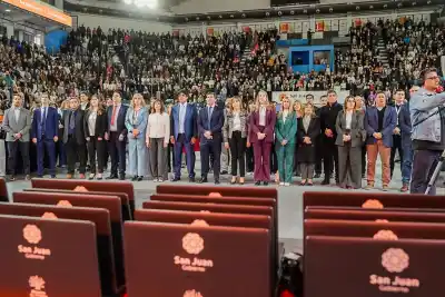 El gobierno entregó 3.000 notebooks a docentes y adelantó que vienen 50.000 más para estudiantes