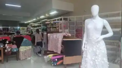 La fiebre de la Estudiantina ya se siente en Encarnación: las tiendas textiles no dan abasto