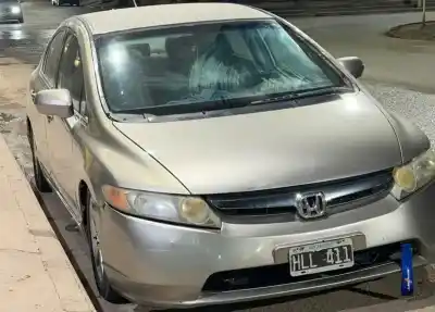 Apareció en pleno centro de Neuquén el Honda Civic que robaron en Centenario