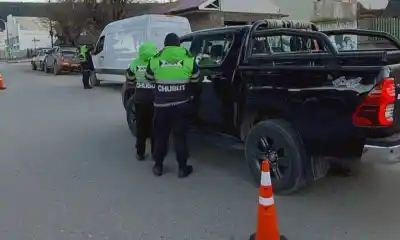 Chocaron estacionados tras superar los 2 gramos de alcohol: los controles que destaparon todo