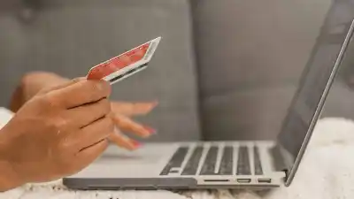 El BCRA fija un tope del 66,44% para refinanciar tarjetas: ¿qué implica para tu bolsillo?