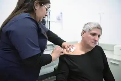 El plan que ya chequeó a casi 2.000 adultos mayores: ahora suman vacunas