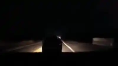 Casi invisible en la noche: el video que expone el peligro en la Ruta 38
