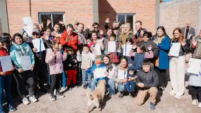 El sueño de la casa propia: 16 familias de San José recibieron las llaves