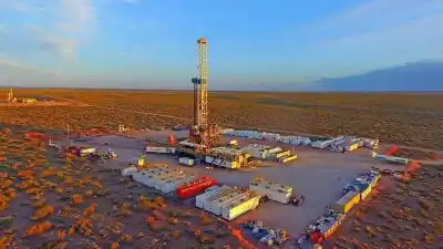 Vaca Muerta rompió un triple récord: la producción de petróleo estalló y se acerca al millón de barriles diarios