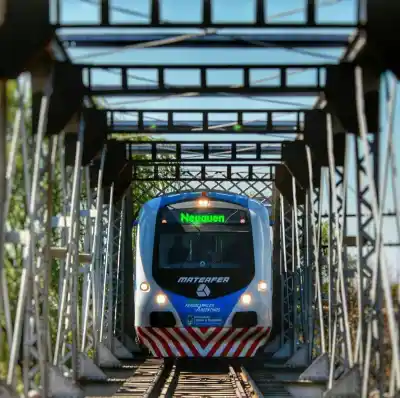 Firmaron el acuerdo para que Río Negro recupere el Tren del Valle y reactive el corredor con Neuquén