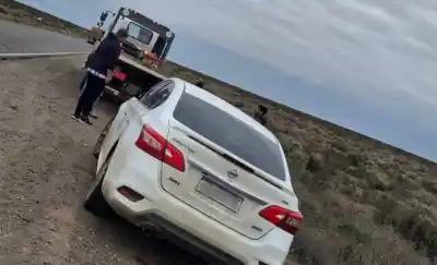 Reventó dos cubiertas en la Ruta 151 y esperó 12 horas la grúa que nunca llegó