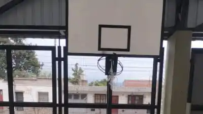 Destrozaron un aro de básquet recién inaugurado en Santa Rita: el pedido desesperado del municipio