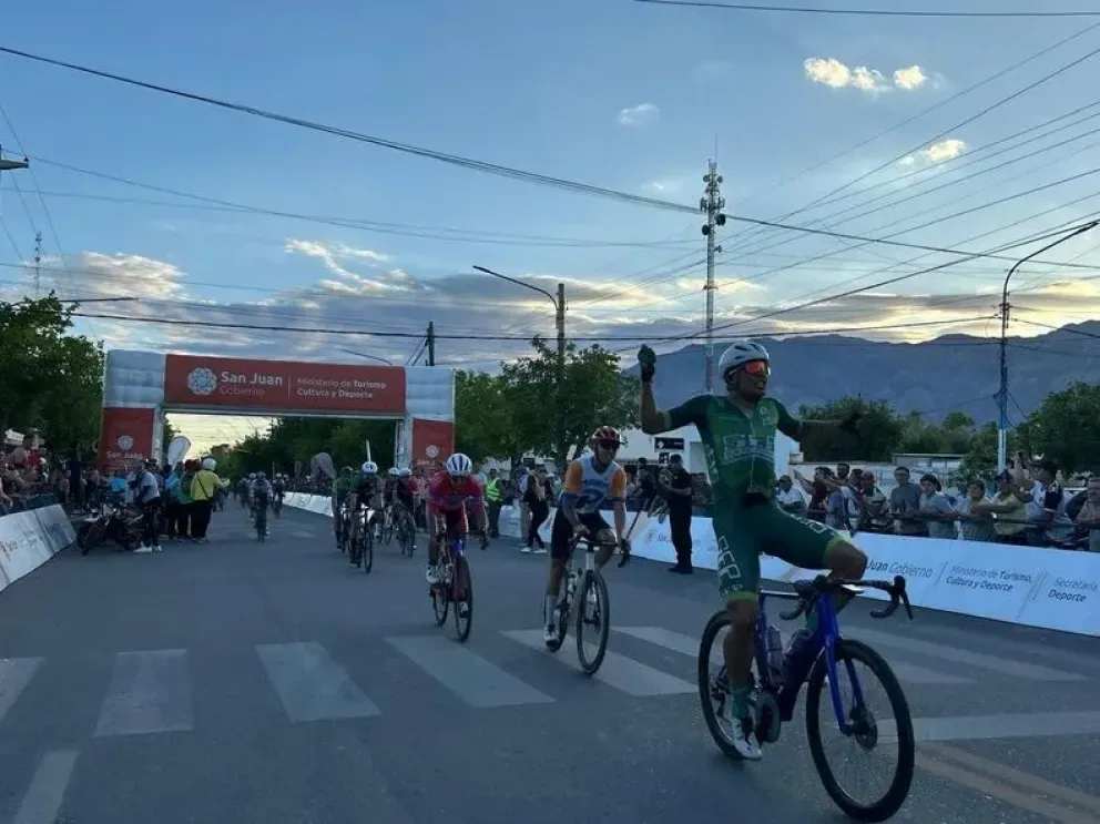 En la previa de la Vuelta a San Juan, Leo Cobarrubía se quedó con la Doble Difunta Correa