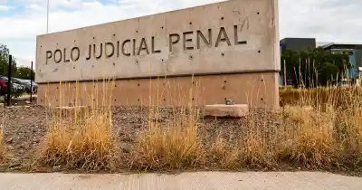Abandono fatal en Ciudad: imputados el hijo y la cuidadora de la anciana hallada muerta