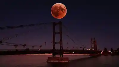 El cielo se tiñe de rojo: el último eclipse del año llega a Santa Fe