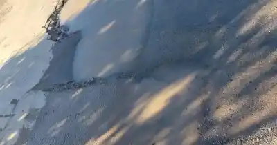 Un vecino de Valle Viejo lleva dos meses reclamando por una pérdida de agua y nadie responde