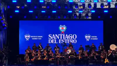 La Banda de la Policía hizo vibrar a una multitud en el Madre de Ciudades