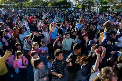 Un domingo inolvidable: el Parque 2 de Febrero se llenó de juegos, salud y chocolate para los más chicos