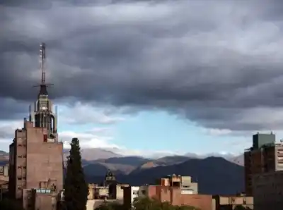 Mendoza se prepara: Viento sur y la amenaza del Zonda que podría superar los 50 km/h