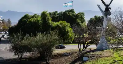 Vuelve el viento Zonda a Mendoza: cuándo baja al llano y hasta cuánto llegará la temperatura