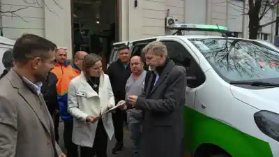 El gobernador Frigerio encabezó la entrega de ambulancias y motos para los hospitales de Paraná