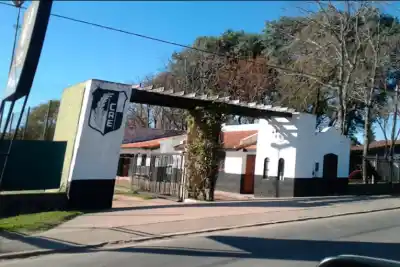 Cerraron la sede de un club de Paraná tras una balacera: qué pasará con las actividades