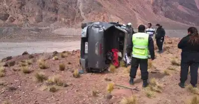 Volcó en la Ruta 7 y salió despedido de su camioneta: qué pasó en Uspallata