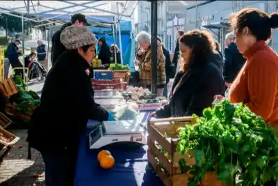 Nuevo punto de venta en Plaza Carbó: la feria municipal ya suma 79 espacios