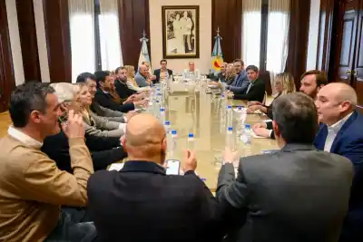 Kicillof y Cuattromo sellaron un acuerdo millonario: $16.200 millones para 18 municipios bonaerenses