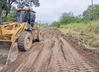 Solidaridad en la tierra: productores tucumanos toman la pala y reparan caminos que el Estado olvidó