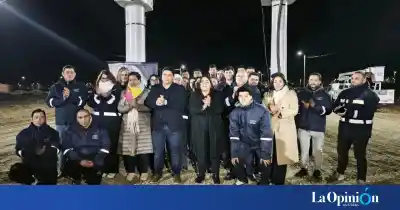 El Gobierno cumplió en Piedra Buena: inauguró la Sala Oncológica Renacer y encendió 33 luminarias