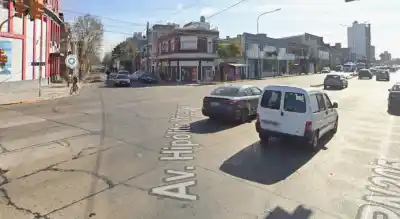 Murió en el acto: el trágico final de un repartidor de apps tras el impacto de un camión en Avellaneda