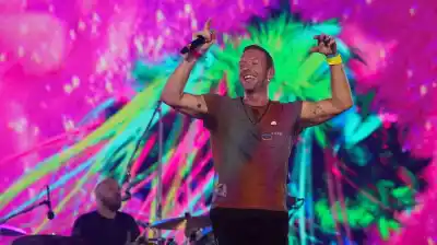 Emotiva sorpresa de Chris Martin en concierto benéfico por Venezuela que paralizó al Hollywood Bowl