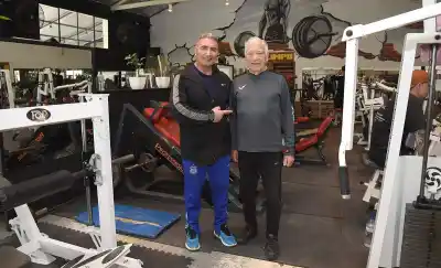 El secreto de Ramón, el vecino de Santa Rosa que a los 90 años sigue levantando pesas