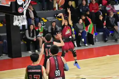 Frías coronó a los campeones de la Liga Municipal de Básquet