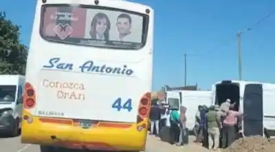 Un colectivo pasó de largo y nadie lo frenó: el escándalo que sacude a Aguas Blancas