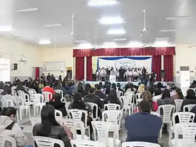 Canto y emoción: el cierre de los Encuentros corales que deslumbró en la EPES 87