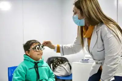 Llega a Arroyito un operativo de salud visual que entrega anteojos gratis