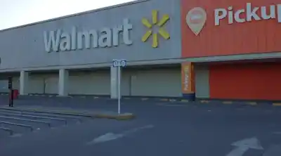 Esperó 18 años: la Justicia ordenó pagarle una cifra que sorprende por el robo de su auto en un Walmart