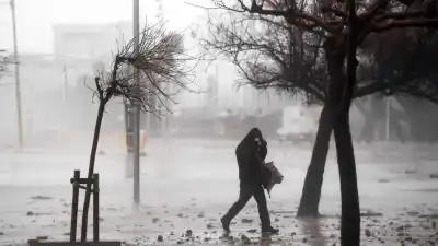 Vientos de 120 km/h y nevadas extremas: el SMN encendió las alarmas en siete provincias