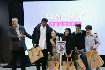 El proyecto que convierte basura en materiales de construcción y ganó el HackaNeuquén