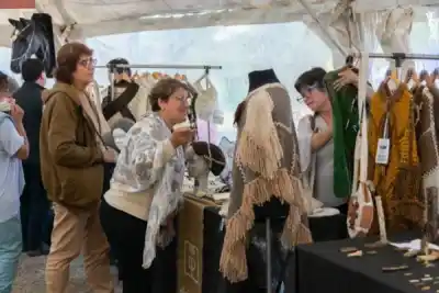 Empedrado en jaque: la crisis económica amenaza con suspender la Feria Provincial de Artesanías