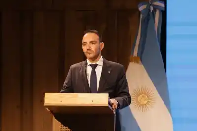 El gobernador de Corrientes vuelve a postergar la definición salarial: qué dijo anoche