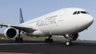Desesperación en pleno vuelo: la low cost autorizada por Milei sufrió una falla y dejó varados a 400 pasajeros