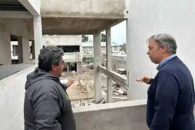 Obra clave en Glew: Cascallares visitó el avance del edificio propio de la Secundaria 26