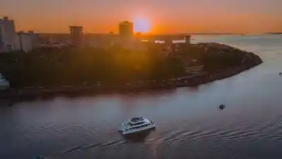 Navegación al atardecer por el Paraná: el plan que vuelve este sábado con DJ a bordo