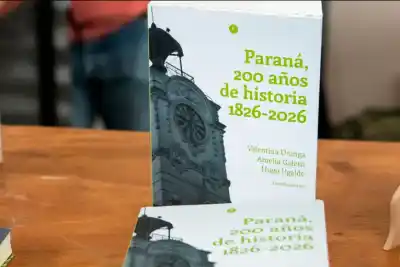 37 autores, 850 páginas y un siglo de historias: así es el libro que celebra los 200 años de Paraná