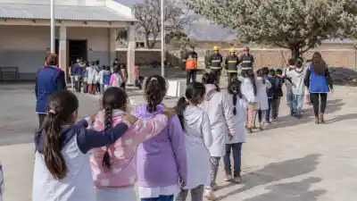 Evacuación récord en una escuela de Jujuy: ¿cuánto tardaron en salir ante un sismo?
