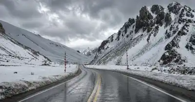 Alerta en la Ruta 222: lluvias, viento y caída de rocas complican el acceso a Las Leñas